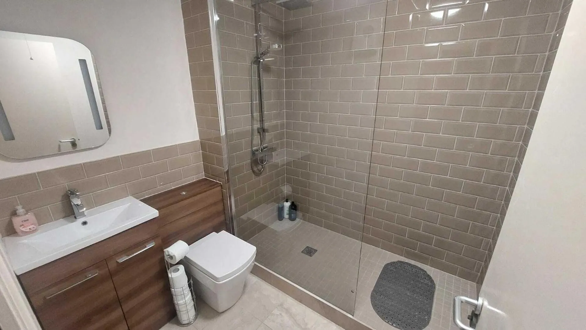 Newly Refurbed 2Bd Trinity College & Temple Bar Lägenhet Dublin 0*,  Irland
